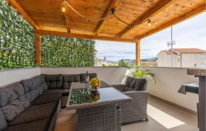 2 Bedroom Amazing Apartment In Lopar